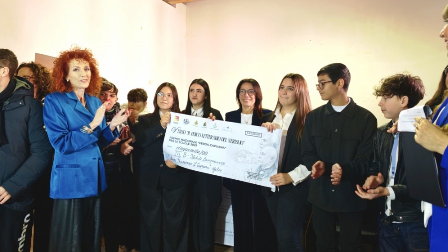 Grande successo per la I Edizione del Premio Nazionale "Verga-Capuana" Premiata la poesia "Giaciglio rosso" nella cerimonia di Licodia Eubea